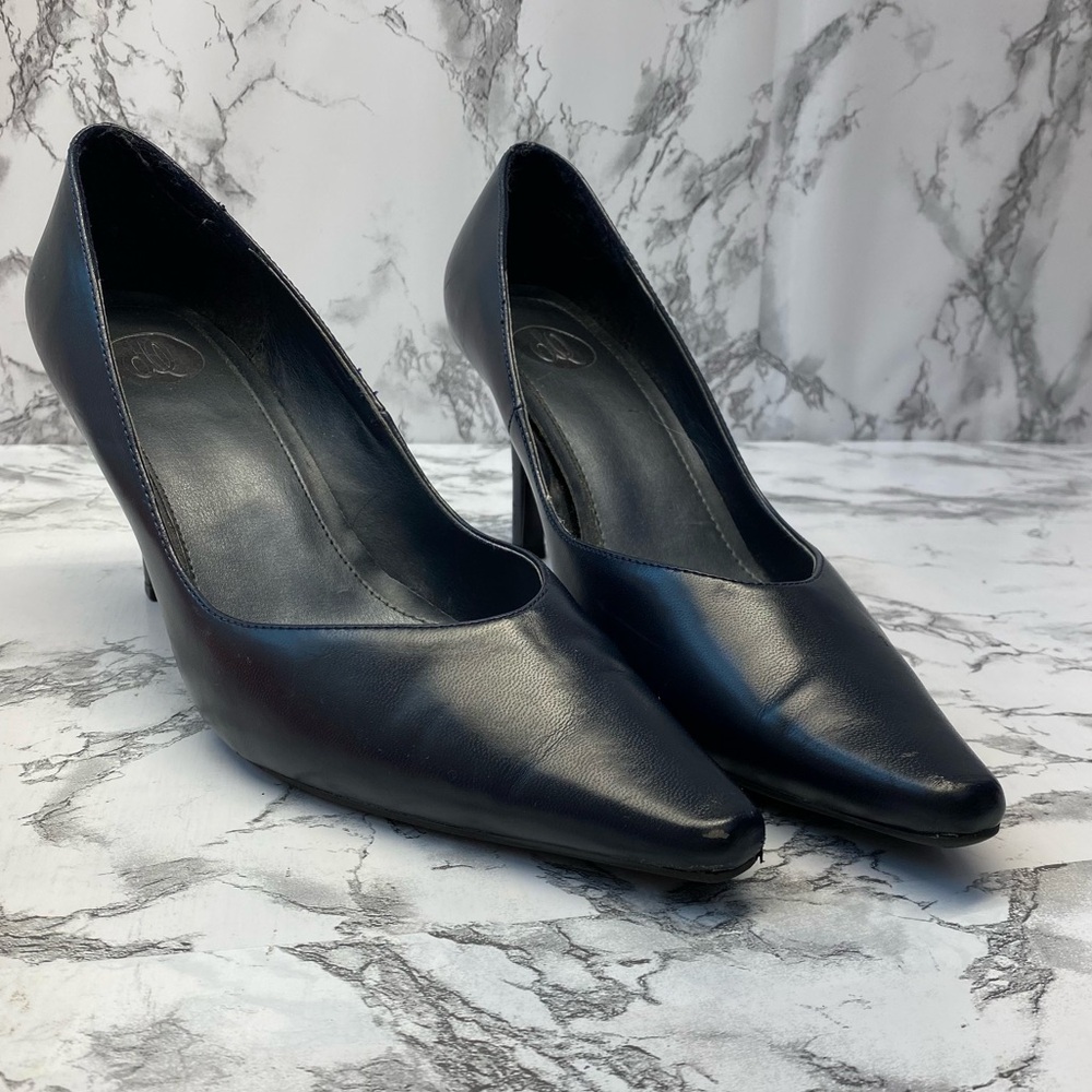 Donna Lawrence Gambler Navy Blue 3 inch pointy toe heels size 9